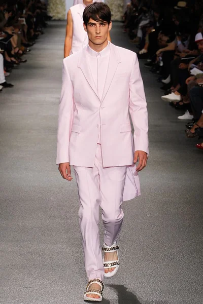 Look 11